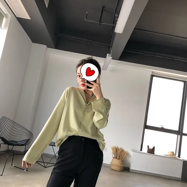 원픽 여성 브이넥 루즈핏 실크 블라우스 셔츠