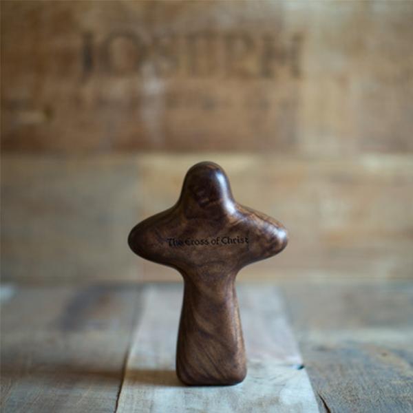 화평플러스몰 Joseph The Cross of Christ 수제 월넛 탁상용 십자가