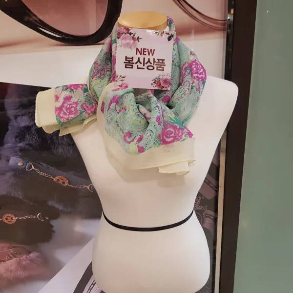 알다 꽃샘 추위에 울과 실크의 만남~봄 플라워 산뜻한 여성 여성한 스카프~~